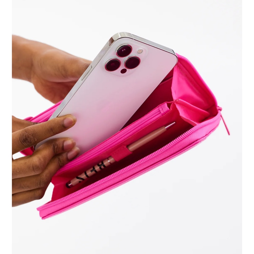 Beis X Barbie travel wallet - Picture 4 of 7